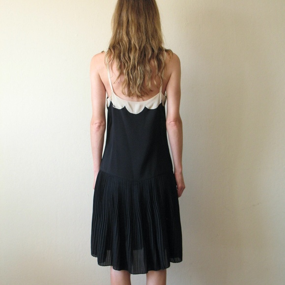 Lyell NYC scalloped silk pleated dress - Picture 7 of 7